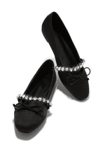 Load image into Gallery viewer, Black flats with cute knotted front bow
