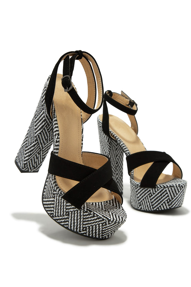 Load image into Gallery viewer, Black and White Chunky Platform Summer Heels
