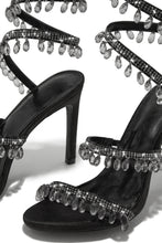 Load image into Gallery viewer, Beaded Detailed Black Single Sole Heels
