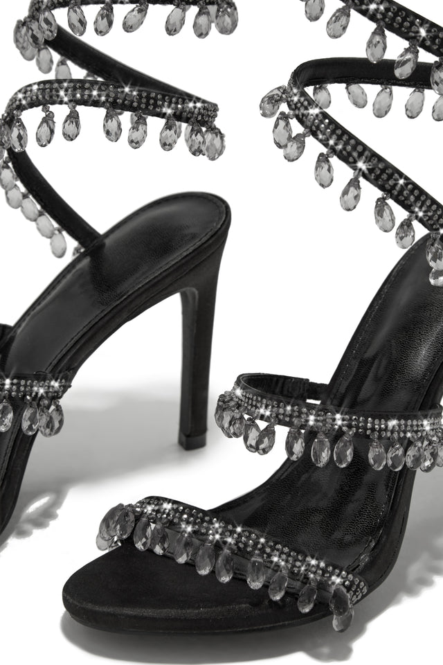 Load image into Gallery viewer, Beaded Detailed Black Single Sole Heels
