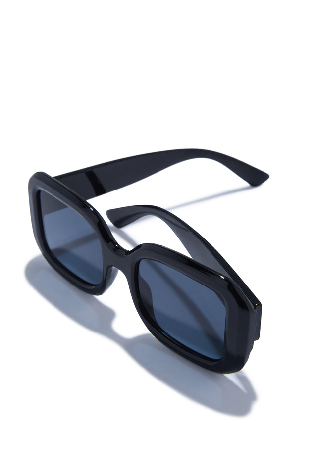 Load image into Gallery viewer, Sunny Beaches Oversized Sunglasses - Black
