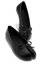 Load image into Gallery viewer, Zyra Bow Tabi Ballet Flats - Black
