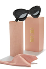 Load image into Gallery viewer, Summer Fun - Black
