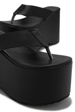 Load image into Gallery viewer, Summer Black Thong Platforms
