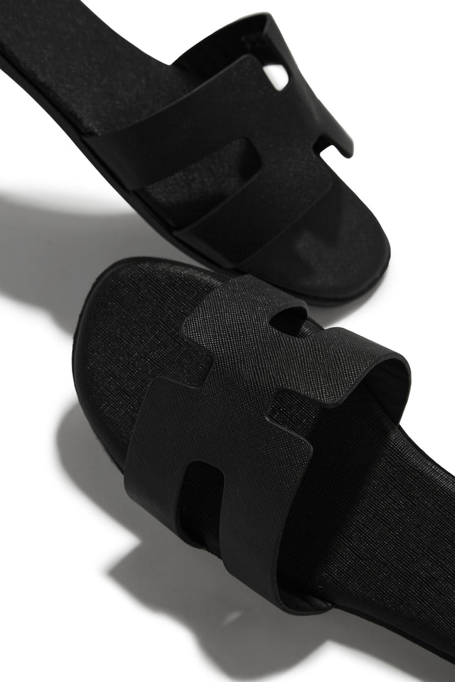 Load image into Gallery viewer, Black Slide On Sandals
