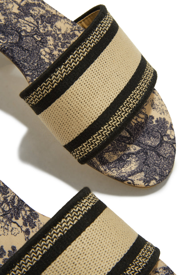 Load image into Gallery viewer, Woven Sandals
