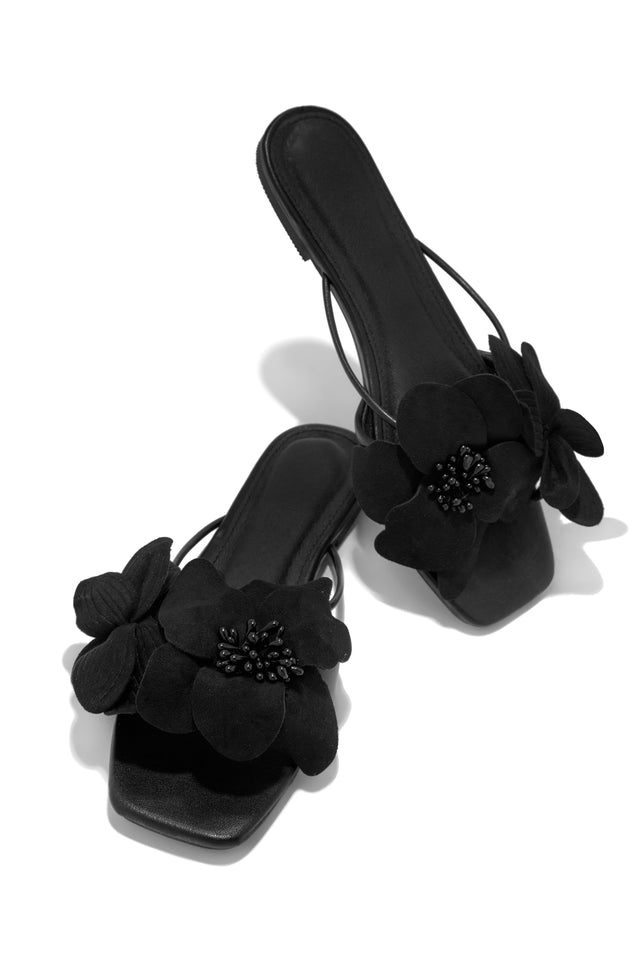 Load image into Gallery viewer, Flower Embellished Black Sandals
