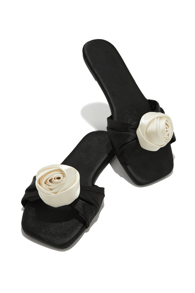 Load image into Gallery viewer, Black Slip On Sandals
