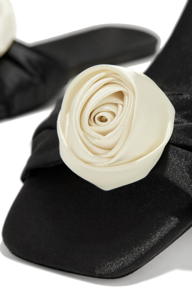 Load image into Gallery viewer, Black Slide Sandals
