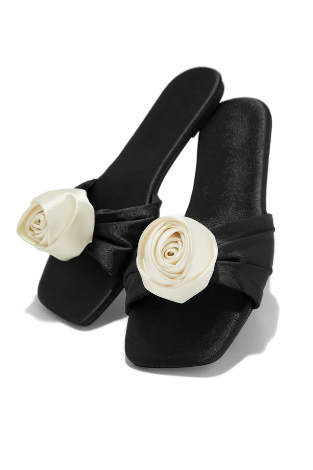 Load image into Gallery viewer, Black and White Slip On Sandals
