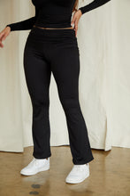 Load image into Gallery viewer, Model Wearing Yoga Pants

