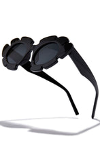 Load image into Gallery viewer, Weekend Flirt Unique Standout Frame Sunglasses - Black
