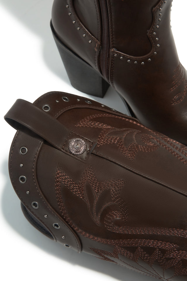 Load image into Gallery viewer, Festival Season Cowgirl Boots - Brown
