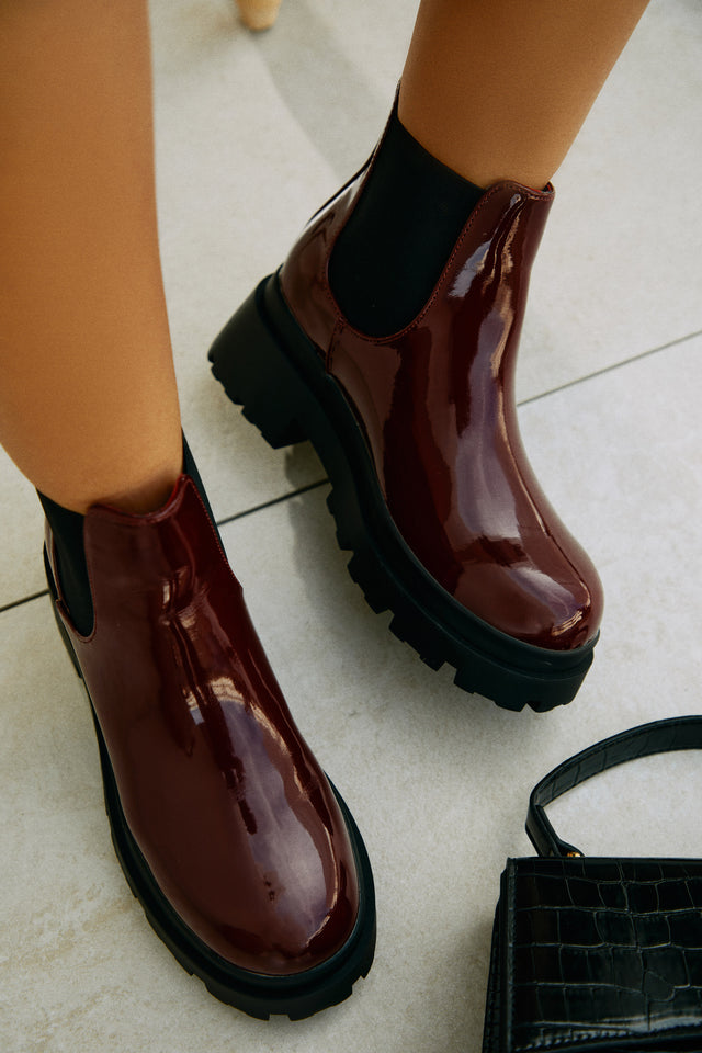 Load image into Gallery viewer, Burgundy Patent Chelsea Boots worn By Foot Model
