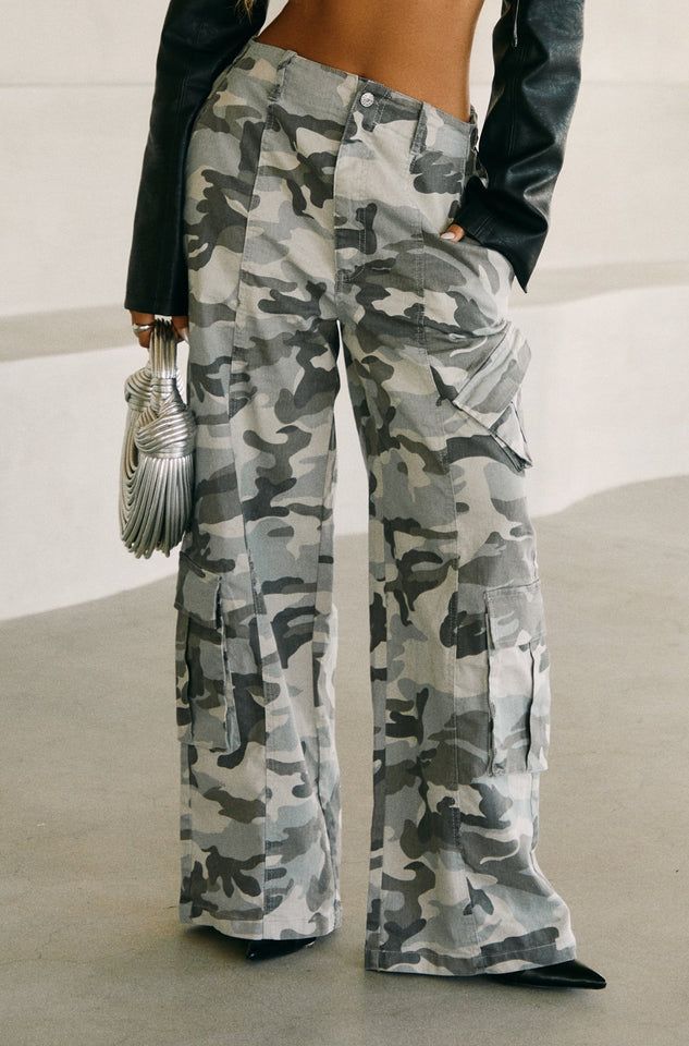 Load image into Gallery viewer, Camo Cargo Pant
