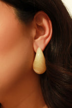 Load image into Gallery viewer, Corinne Teardrop Statement Earring - Ivory
