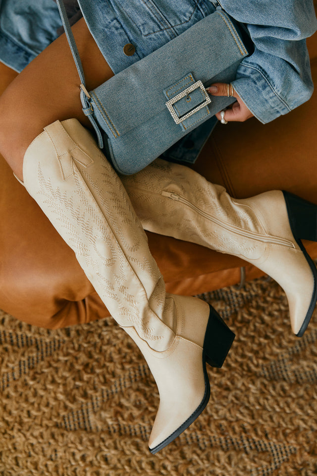 Load image into Gallery viewer, Cowgirls - Nude
