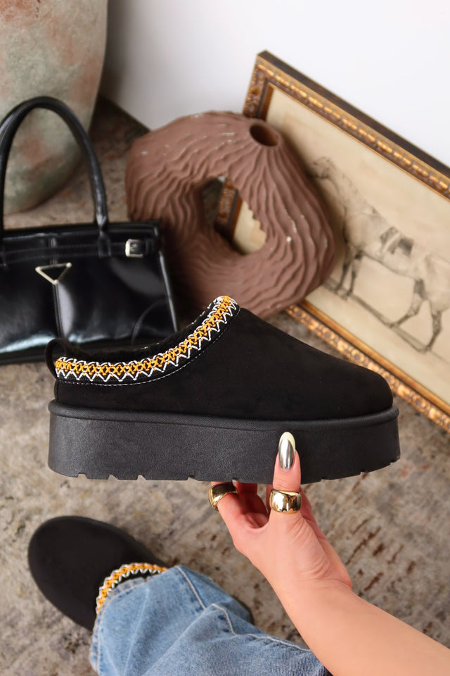 Load image into Gallery viewer, Cozy Weather Slip On Platform Flats - Black
