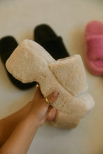Load image into Gallery viewer, Women Holding Nude Fur Platform Mules
