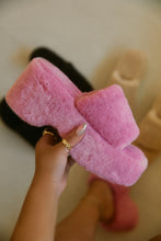 Load image into Gallery viewer, Pink Fur Sandals
