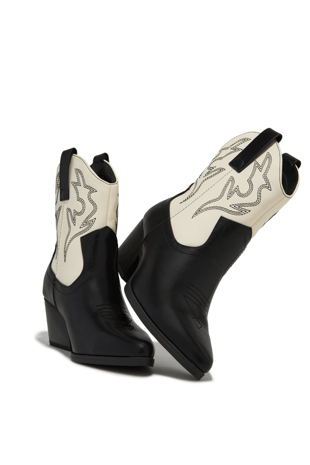 Load image into Gallery viewer, Festival Playlist Cowgirl Boots - Cream Black
