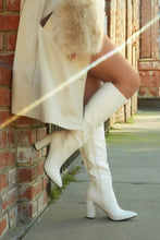 Load image into Gallery viewer, Darcy Block Heel Boots - White
