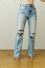 Load image into Gallery viewer, Straight Leg Denim Jeans
