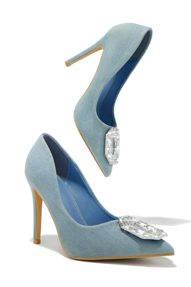 Load image into Gallery viewer, Denim Pumps with Embellished Pendant
