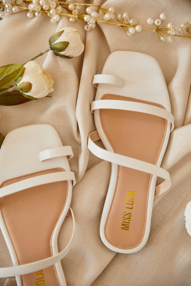 Load image into Gallery viewer, Dreamy Skies Slip On Flat Sandals - White
