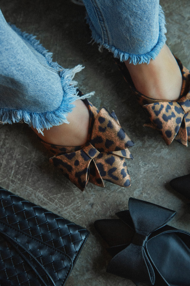 Load image into Gallery viewer, Elisabeth Pointed Toe Flats - Leopard
