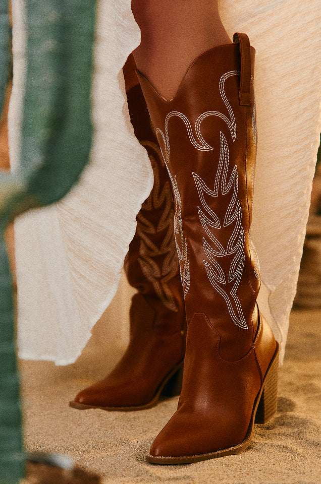 Load image into Gallery viewer, Exclusive Performance Cowgirl Boots - Tan
