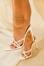Load image into Gallery viewer, Female Model Wearing White Single Sole Mules
