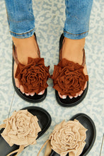 Load image into Gallery viewer, Florence Flower Chunky Sandals - Brown
