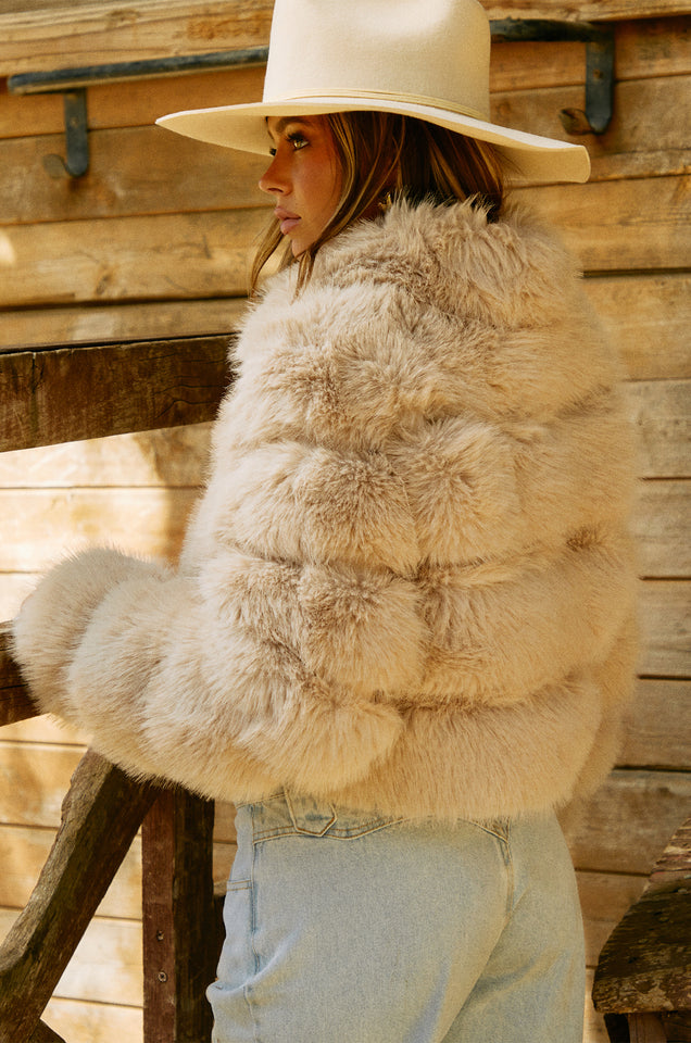 Load image into Gallery viewer, Model Wearing Light nude Faux Fur Coat
