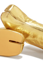 Load image into Gallery viewer, Alura Toe Split Block Heel Ankle Boots - Gold
