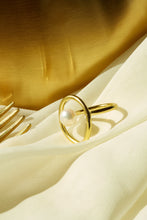 Load image into Gallery viewer, Gold Pearl Ring

