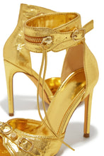 Load image into Gallery viewer, Fashionable Gold Heels
