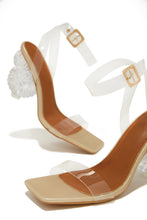 Load image into Gallery viewer, Gold-Tone Single Sole Heels
