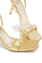 Load image into Gallery viewer, Viana Ankle Strap Mid Heels - Gold
