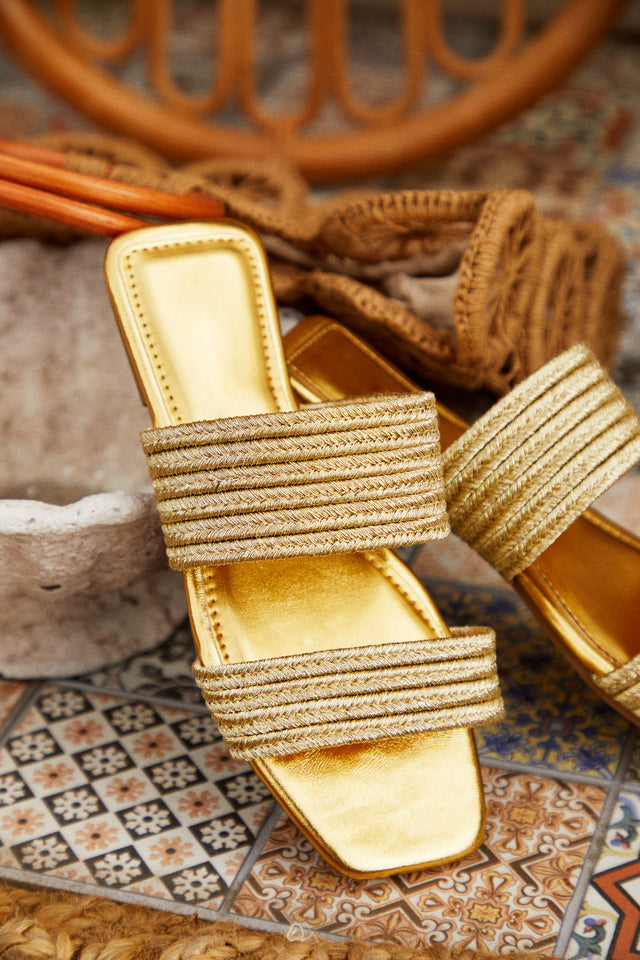 Load image into Gallery viewer, Paradise Found Slip On Sandals - Gold
