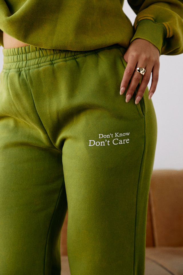 Load image into Gallery viewer, Distressed Green Sweatpant
