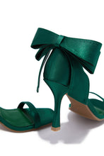 Load image into Gallery viewer, Kelli Single Sole Bow Heels - Emerald
