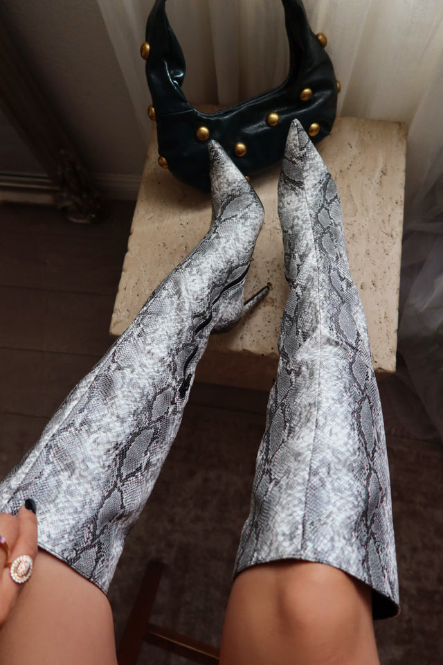 Load image into Gallery viewer, Hailey Knee High Stiletto Boots - Black/White Snake
