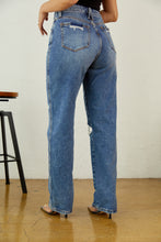 Load image into Gallery viewer, Medium Wash Straight Leg Jeans

