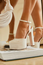 Load image into Gallery viewer, Women Wearing White Platforms
