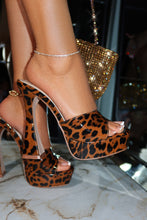 Load image into Gallery viewer, Jianna Platform Heel Mules - Leopard
