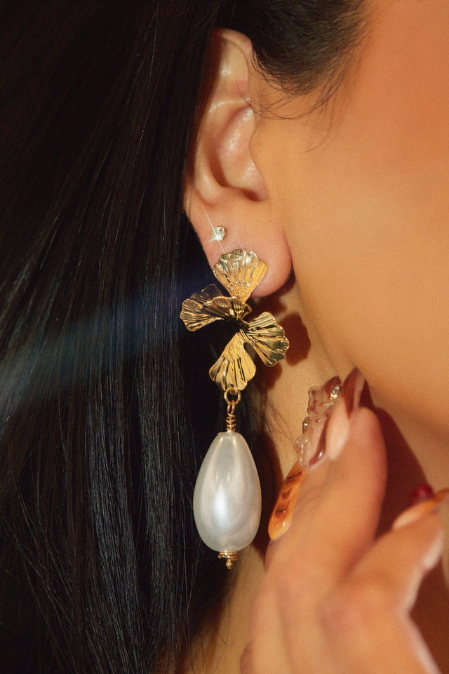 Load image into Gallery viewer, Josette Floral Dangle Earring - Gold
