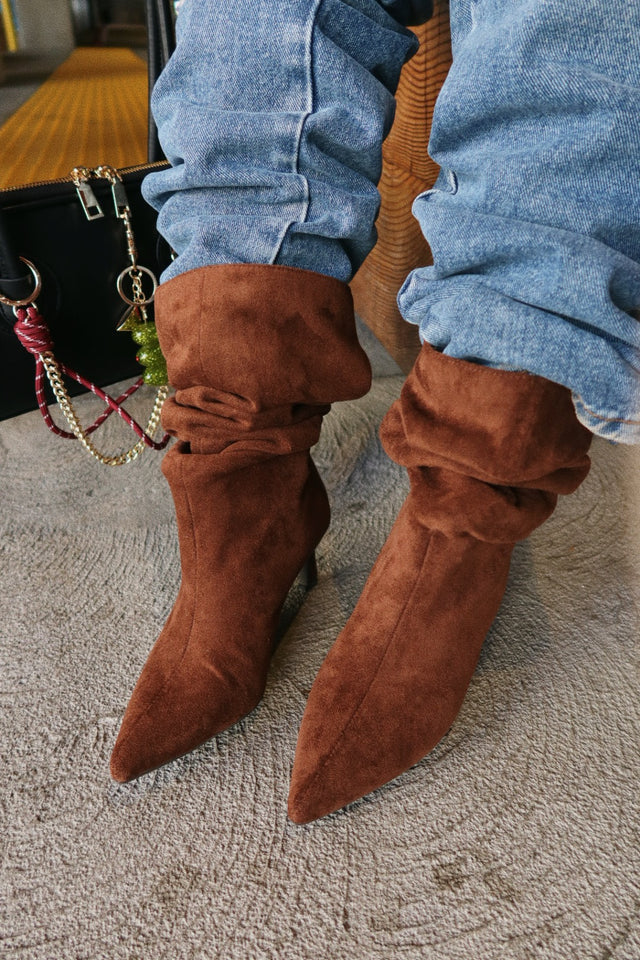 Load image into Gallery viewer, Karah Kitten Heel Boots - Brown Suede
