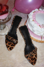 Load image into Gallery viewer, Karyn Mid Heel Mules - Leopard
