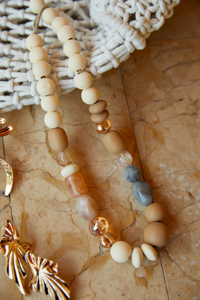 Load image into Gallery viewer, La Bahía Beaded Necklace - Nude
